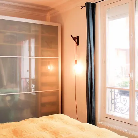 Spacious Luxury Haussmanian Apartamento